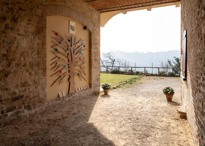 Be Langhe Monforte - Di Cascina ゲストハウス 3*